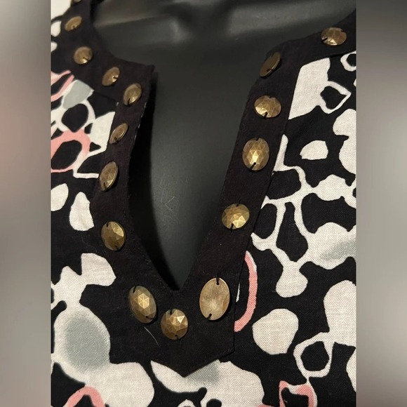 Carol Little Women's V Neck Top Bronze Button Embellishments Sz XL Blk/Wht/Pink - Picture 3 of 5